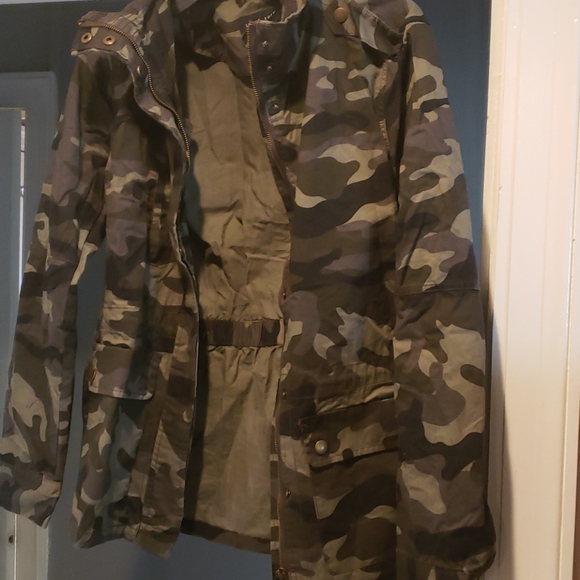 Womens Camouflage jacket - Picture 2 of 5